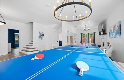 Pecan Valley Casa | Modern 5 BR with Pool and Games