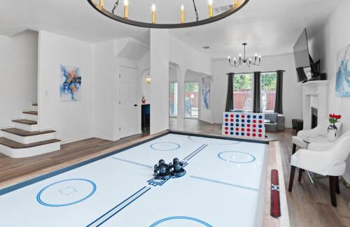 Pecan Valley Casa | Modern 5 BR with Pool and Games