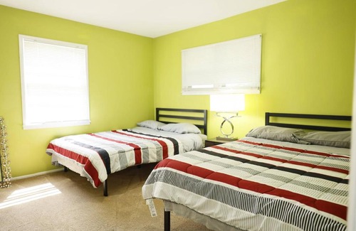 Hybla Valley Apartamento | Modern 5BR Alexandria Home