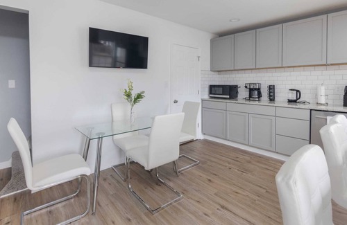 Des Moines Casa | Modern 5BR home, Ping Pong & wifi