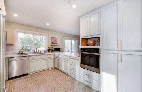 Cameron Park Casa | Modern 5BR in Cameron Park Lake