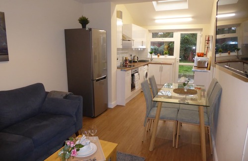 Birmingham Casa | Modern 6-Bed-Groups-Contractors Parking Vans-Cars