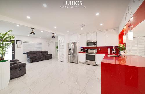 Coral Terrace Casa | Modern 6 bedroom home with Pool and BBQ in Miami L34