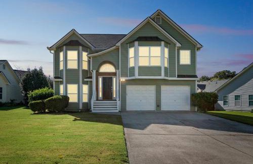 Cartersville Casa | Modern 6BR Haven with Playroom, Gym & Deck! home