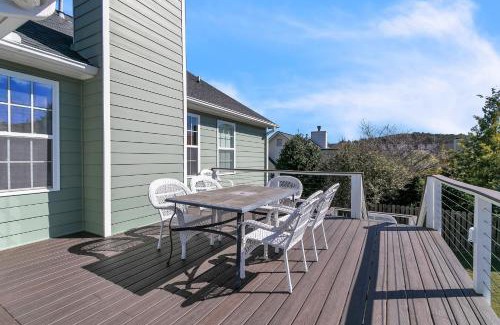 Cartersville Casa | Modern 6BR Haven with Playroom, Gym & Deck! home