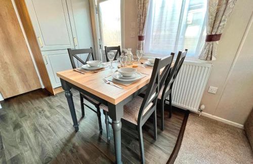 Walton on the Naze Otro | Modern 8 Berth Caravan With Decking At Naze Marine Park, Ref 17006Tw