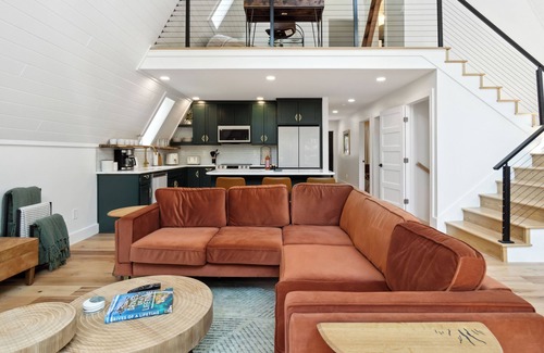 Valois Casa | Modern A-Frame near many wineries and activities: fire pit, King beds, & more!