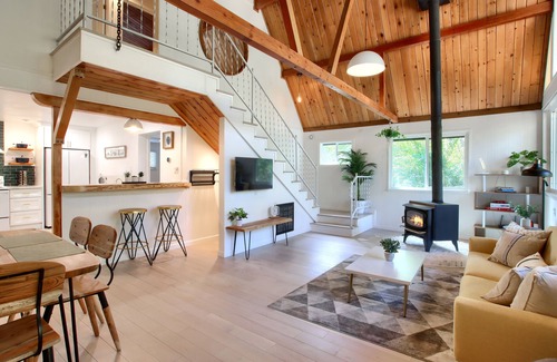 Yosemite Forks Cabina | Modern A-Frame next to a creek, minutes to Bass Lake and close to Yosemite