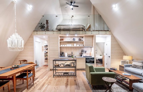 Rogers Cabina | Modern A Frame, Prime Location, 6-Acres, Fire Pit, Hot Tub, King Bed, Pets Ok