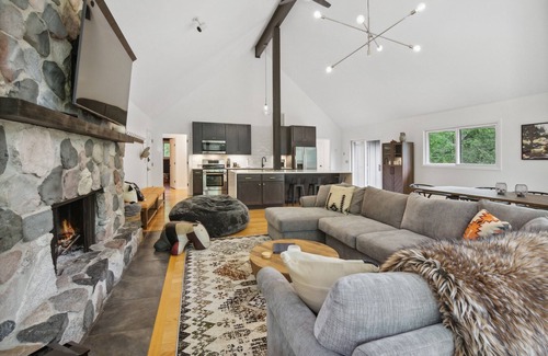 Fontana Casa | Modern A-Frame Cabin + Hot Tub + Golf Cart. Amenities Galore!