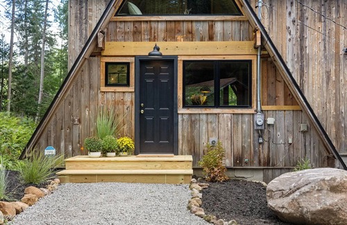 Indian Lake Cabina | Modern Adirondack A-Frame Retreat