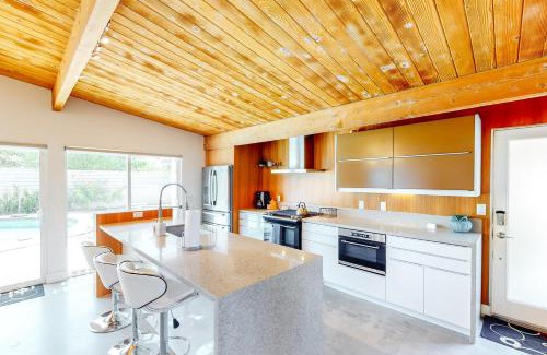 Racquet Club Estates Casa | Modern Alexander Pool Home Permit# 3961