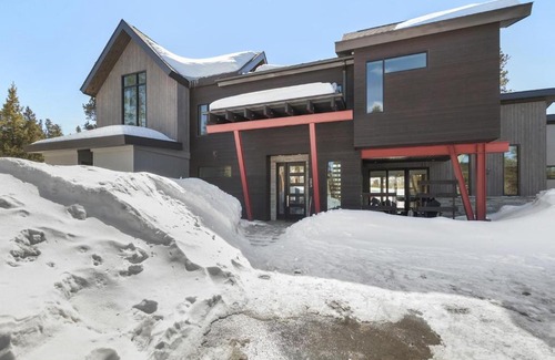 The Highlands Casa | Modern Alpine Escape