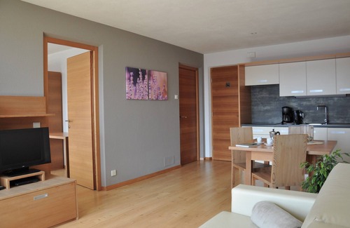 Malles Venosta Apartamento | Modern alpine architecture in South Tyrol, vacation apartment with panoramic views