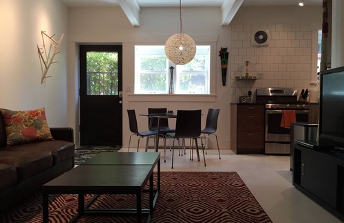 Wallingford Apartamento | 2 dormitorios, 1 baño Green Lake / Wallingford refugio privado moderno y artístico