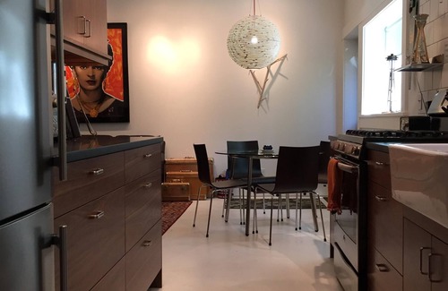 Wallingford Apartamento | 2 dormitorios, 1 baño Green Lake / Wallingford refugio privado moderno y artístico
