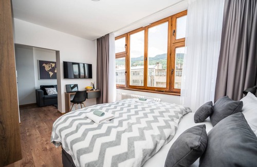 Old Town Apartamento | Modern and Bright Apartment- Main Street