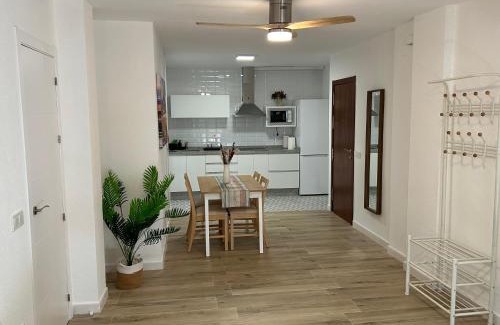 Distrito Noroeste Apartamento | Modern and Bright close to the Station