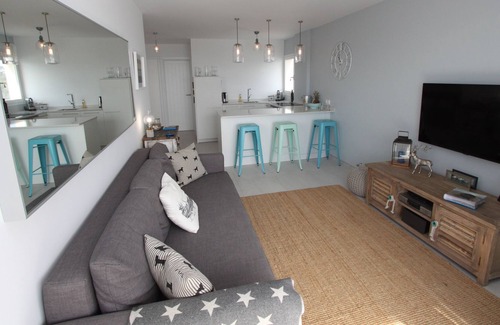 La Bonanova Apartamento | Apartamento moderno y luminoso de dos dormitorios con impresionantes vistas