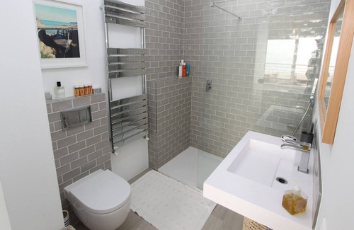 La Bonanova Apartamento | Apartamento moderno y luminoso de dos dormitorios con impresionantes vistas
