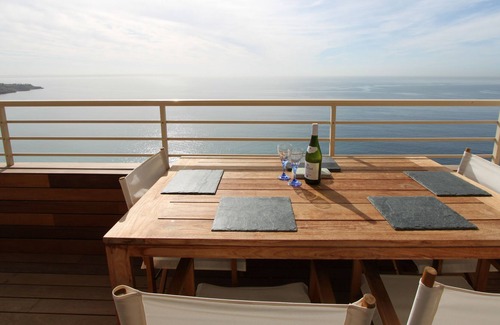 La Bonanova Apartamento | Apartamento moderno y luminoso de dos dormitorios con impresionantes vistas
