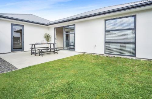Te Rapa Casa | Modern and Central with 2 Ensuites -By KOSH BNB