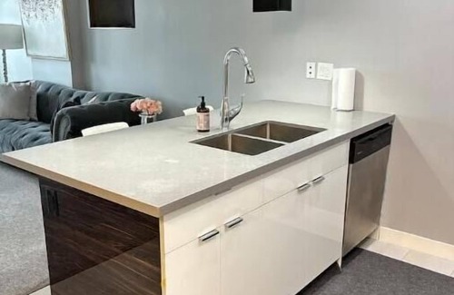 Bow Riverfront Apartamento | Modern and Charming one bedroom Apartment Calgary downtown #503