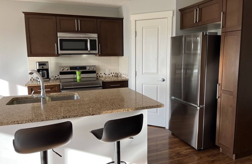 Cochrane Apartamento | Modern and chic, fully equipped chef inspired kitchen!