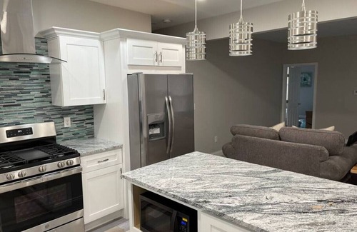 Merion Village Apartamento | Modern and Chic in German & Merion Village Area