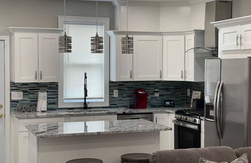 Merion Village Apartamento | Modern and Chic in German & Merion Village Area