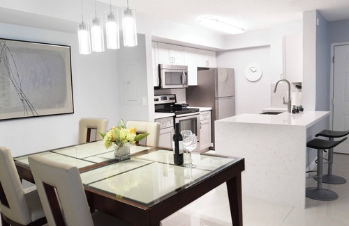 Pembroke Pines Condominio | Modern and chic 1B/1B in South Florida near Beach