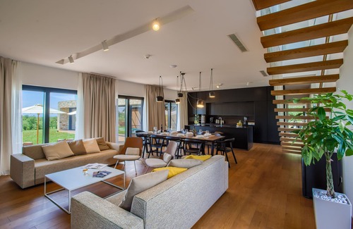 Porec Villa | Villa de diseño moderno y confortable con una impresionante piscina cubierta