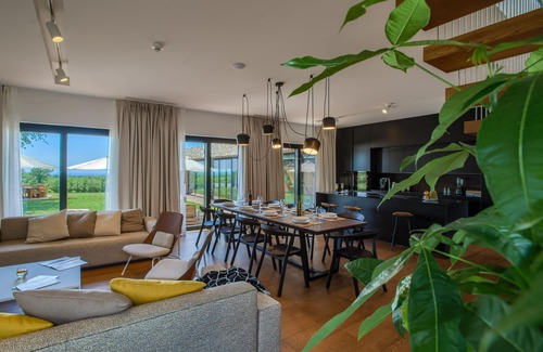 Porec Villa | Villa de diseño moderno y confortable con una impresionante piscina cubierta