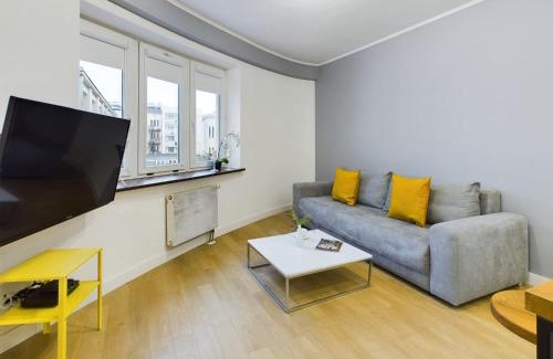 Nowa Praga Apartamento | Modern and Comfortable Studios with Smart TVs near PGE by Noclegi Renters