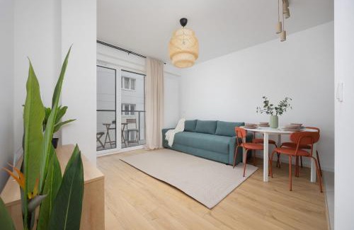 Nowa Praga Apartamento | Modern and Comfortable Studios with Smart TVs near PGE by Noclegi Renters