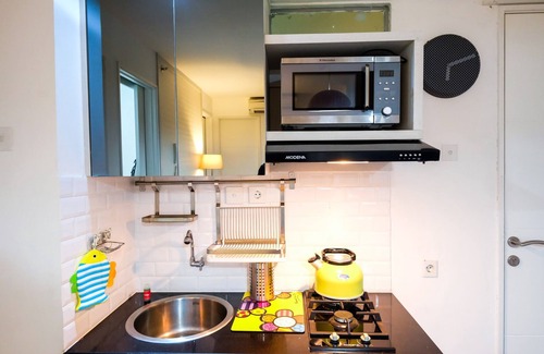 Jatinegara Apartamento | Modern And Comfy 3BR Bassura City Apartment