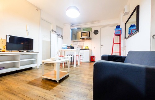 Jatinegara Apartamento | Modern And Comfy 3BR Bassura City Apartment