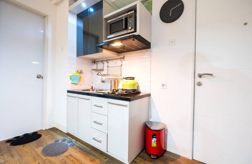 Jatinegara Apartamento | Modern And Comfy 3BR Bassura City Apartment