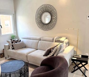 Almenara Apartamento | Modern and comfy apartment near Bernabeu sleeps 6 people