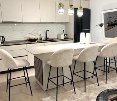 Almenara Apartamento | Modern and comfy apartment near Bernabeu sleeps 6 people