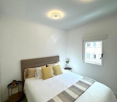 Almenara Apartamento | Modern and comfy apartment near Bernabeu sleeps 6 people