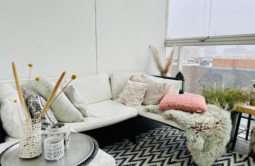Kallio Apartamento | Modern and cosy 3-bedroom apartment with private sauna, in trendy Kalasatama