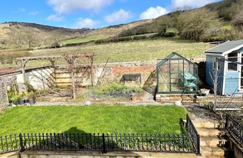 Cross Casa | Modern and cosy 4 bedroom home in the Mendip Hills, North Somerset