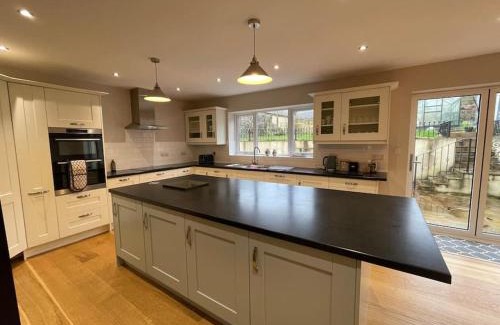 Cross Casa | Modern and cosy 4 bedroom home in the Mendip Hills, North Somerset