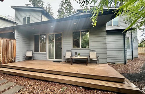 Lake Oswego Casa | Modern and cozy home on Lakeview