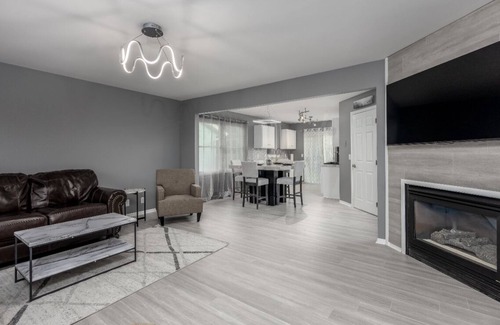 Ottawa Villa | Modern and Cozy Home with Fireplace