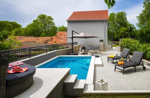 Dugopolje Casa | Modern and Cozy little House Mia