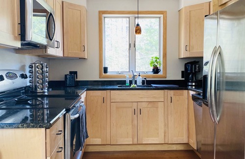 Jamaica Cabina | Modern and Cozy retreat minutes from Stratton mt.