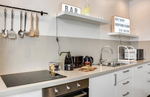 Quartier Sainte-Avoye Apartamento | Modern and eclectic 3BD duplex in Le Marais!