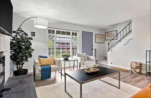 SeaTac Apartamento | Modern and elegant condominium